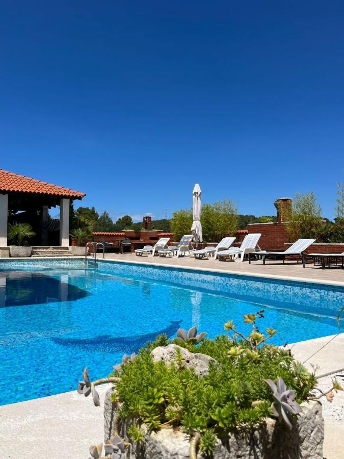 Apartment With Swimming Pool Jelsa  Eksteriør billede